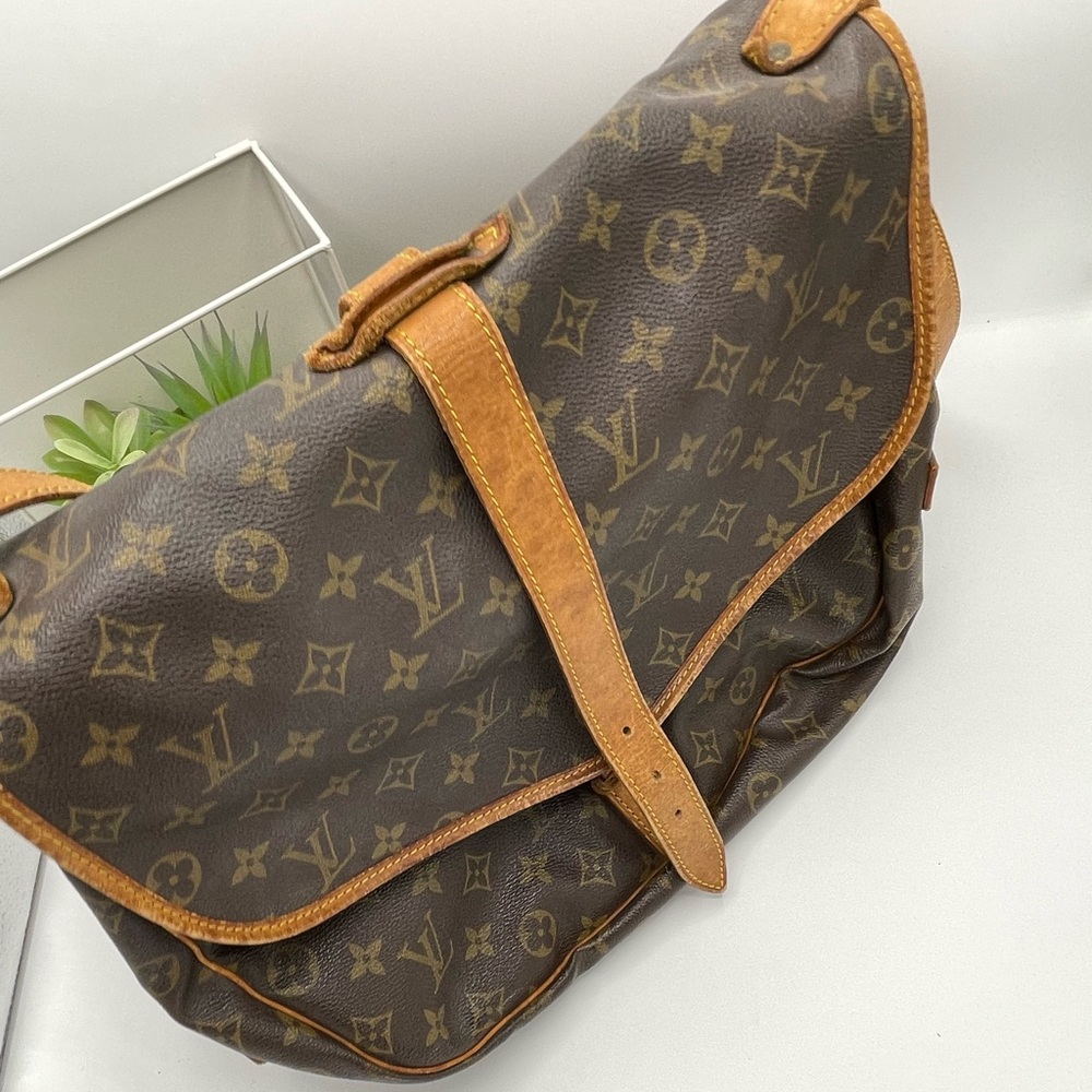 AUTHENTIC Louis Vuitton Monogram Saumur 43 - Picture 13 of 15